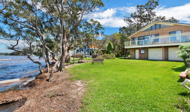 Waterfront Holiday House, Absolute Waterfront , dual occupancy potential, big block, sub-division block, Scott Morton, huski beachfront, huskisson beachfront, beach shack, beach house, beach cottage, Huskisson Real Estate, Jervis Bay Real Estate, Real Estate Agents Jervis Bay,One Agency Jervis Bay, Oz Realty Huskisson, Absolute Waterfront, waterfront holiday house, Jervis Bay holiday, Huskisson Apartments, Vincentia, South Coast NSW,  huskisson, Jervis Bay Holiday, Elizabeth Drive, Hyams Beach,