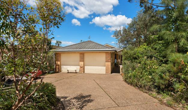 Waterfront Holiday House, Absolute Waterfront , dual occupancy potential, big block, sub-division block, Scott Morton, huski beachfront, huskisson beachfront, beach shack, beach house, beach cottage, Huskisson Real Estate, Jervis Bay Real Estate, Real Estate Agents Jervis Bay,One Agency Jervis Bay, Oz Realty Huskisson, Absolute Waterfront, waterfront holiday house, Jervis Bay holiday, Huskisson Apartments, Vincentia, South Coast NSW,  huskisson, Jervis Bay Holiday, Elizabeth Drive, Hyams Beach,